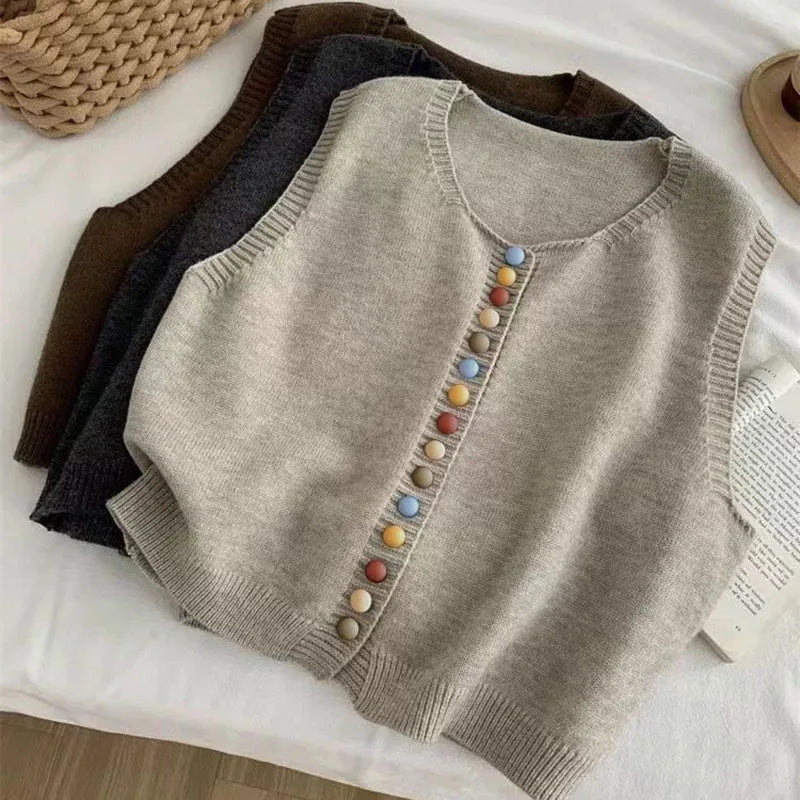 COLOR-BUTTON KNIT VEST